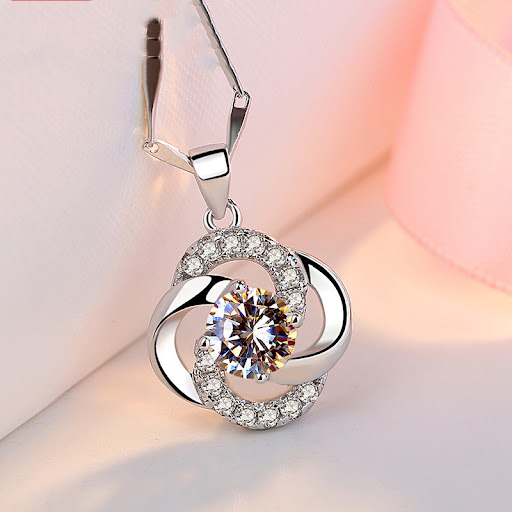 Title 4, Four-leaf clover necklace female clavicle chain