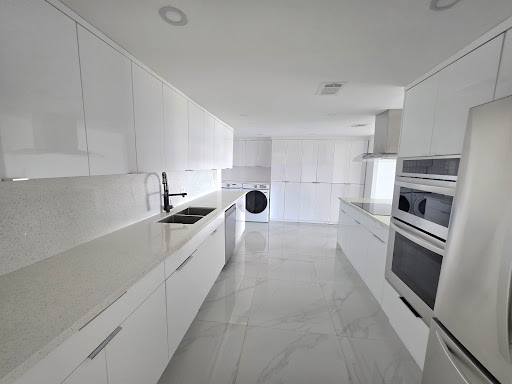 Modern white kitchen with integrated appliances - Apartment / penthouse rental in Miami, 2 bedrooms
