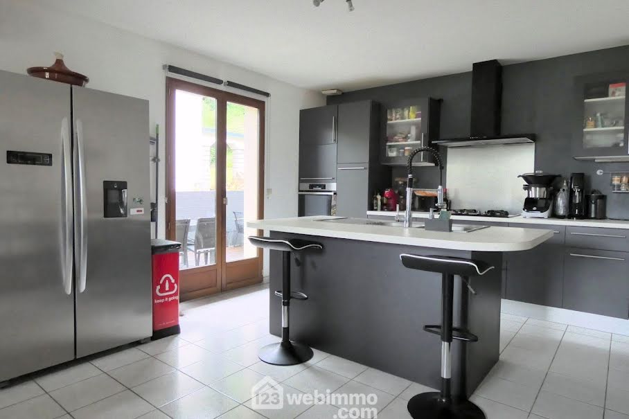 Vente maison 6 pièces 147 m² à Ugine (73400), 387 100 €