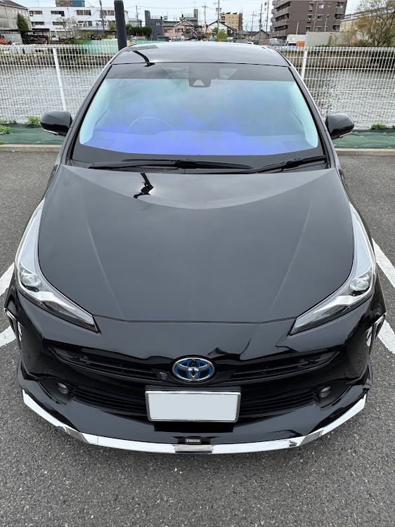 プリウスのフィルム施工・シャインゴースト・仕様変更・立体駐車場盛れるに関するカスタム事例の投稿画像2枚目