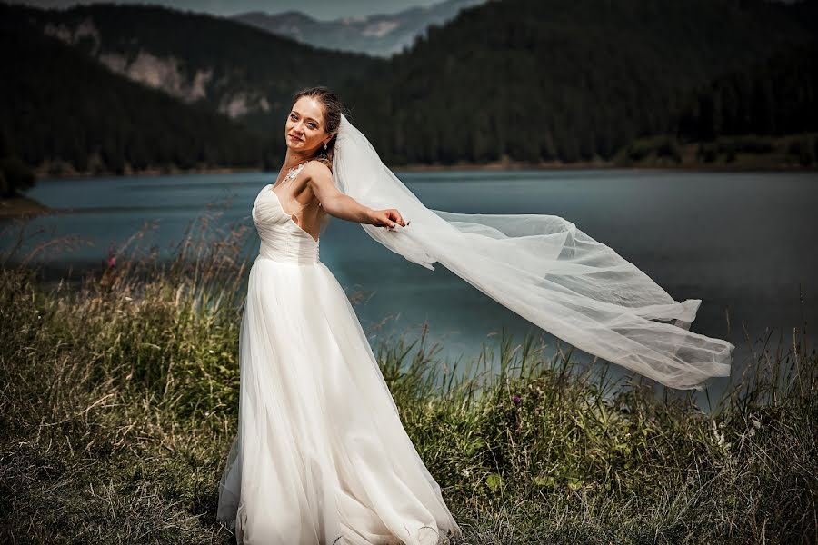 Wedding photographer Imaginea Nuntii Tale (filmarifotograf). Photo of 17 June 2020