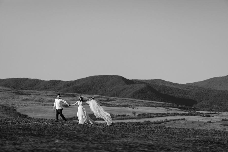 Fotógrafo de casamento Tornike Saakadze (tsaaka). Foto de 3 de outubro 2022