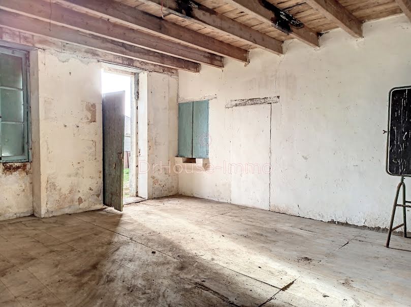 Vente maison 4 pièces 160 m² à Saint-Bonnet-sur-Gironde (17150), 54 000 €