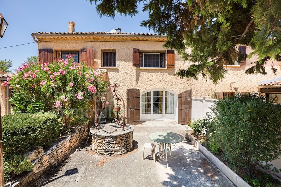 Vente maison 8 pièces 230 m² à Saint-Saturnin-lès-Apt (84490), 1 050 000 €