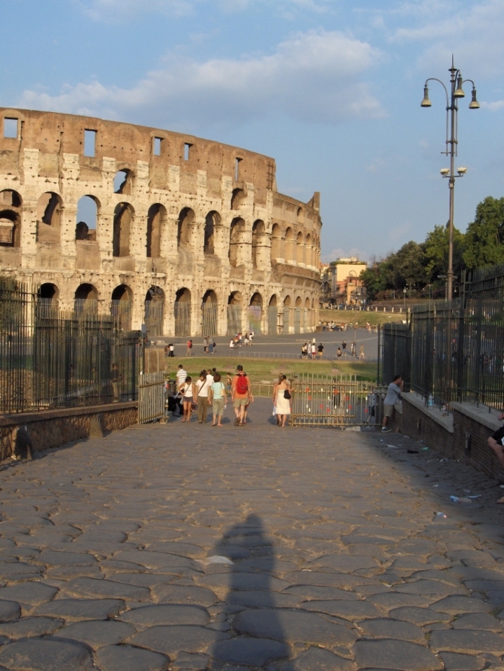 All'ombra del colosseo di pisulante