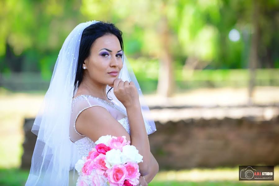 Fotografo di matrimoni Adrian Grindei (grindei). Foto del 18 febbraio 2019