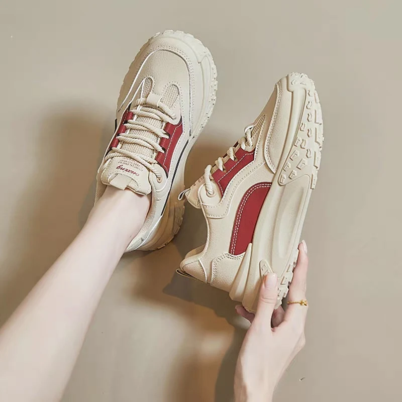 Tênis Esportivo Casual Feminino com Sola Grossa Conforto e Estilo para uso diário, caminhadas e atividades físicas leves.