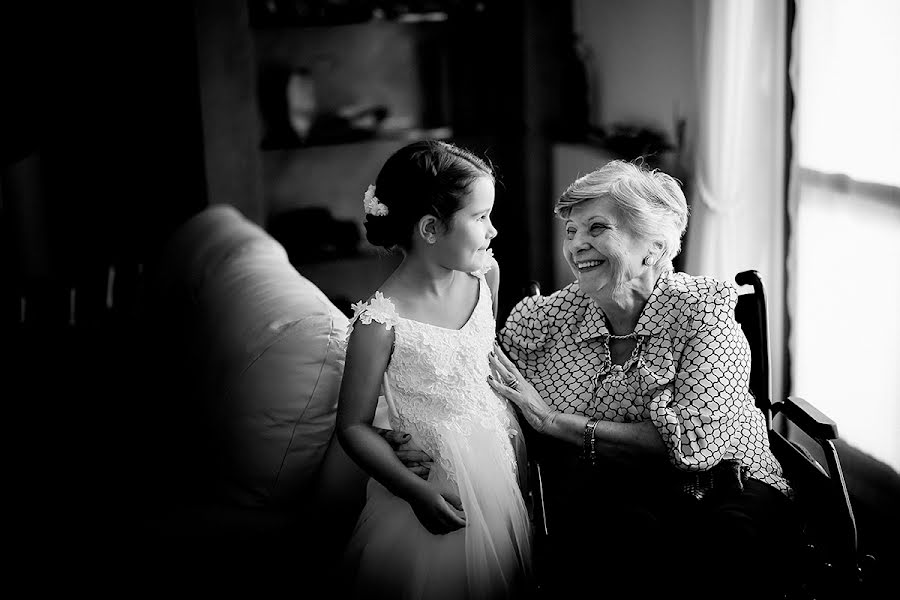 Fotografo di matrimoni Eugenio Luti (luti). Foto del 26 ottobre 2023