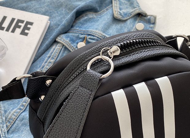 Title 2, Trendy Nylon Shell Crossbody Tas met Strepen Li...