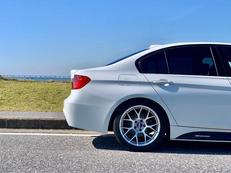 3シリーズ セダンのBMW・BBS・車写活・斜め45度の美学♣️・千葉フォルニアに関するカスタム事例の投稿画像3枚目