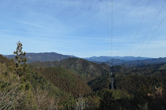 鉄塔からの展望（左に秋葉山）