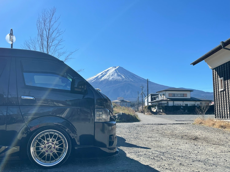 ハイエースバンの新年のご挨拶・あけましておめでとうございますに関するカスタム事例の投稿画像1枚目