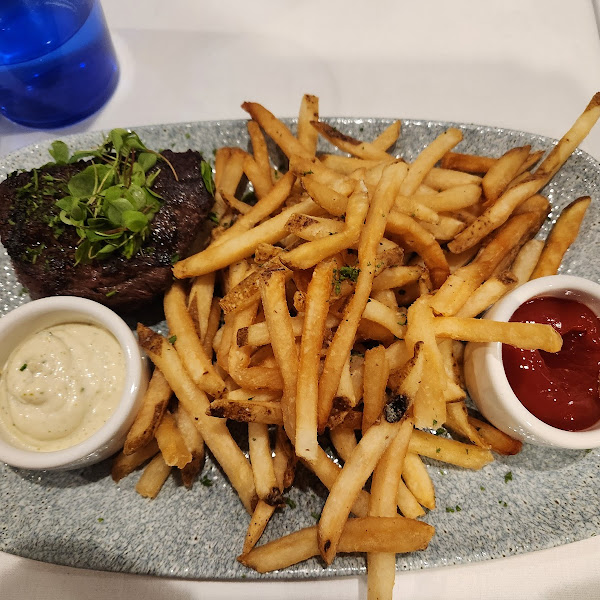 Petite Sirloin with fries