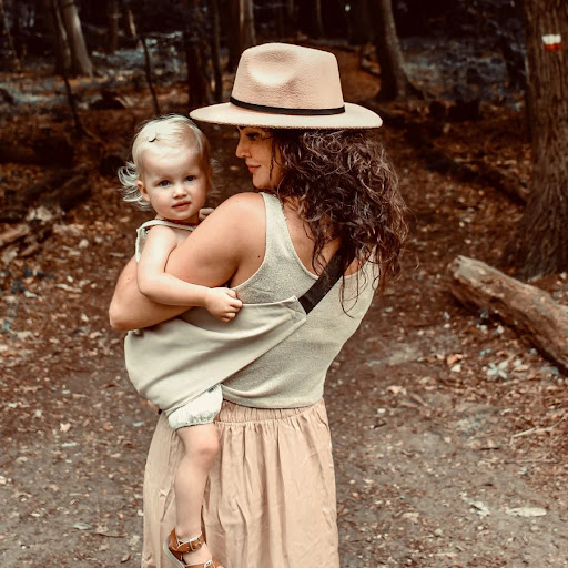 Title 9, Comfortable and safe baby carrier with reduced ...