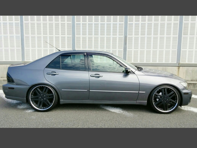 ハイラックスサーフの#愛車紹介・過去の愛車紹介・高低差・アルテッツァ・usdmに関するカスタム事例の投稿画像2枚目