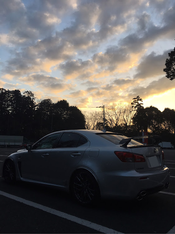 IS Fの朝焼けと愛車・早朝簡易洗車・変なおじさんに関するカスタム事例の投稿画像1枚目