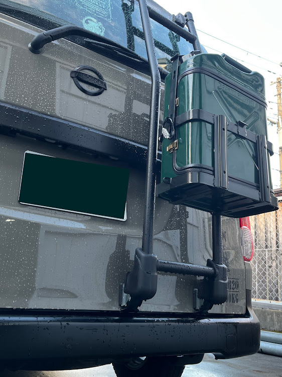 NV200バネットのまだまだ寒い・アウトドア仕様・ミリタリー仕様・Jack Daniel's・重装備に関するカスタム事例の投稿画像2枚目
