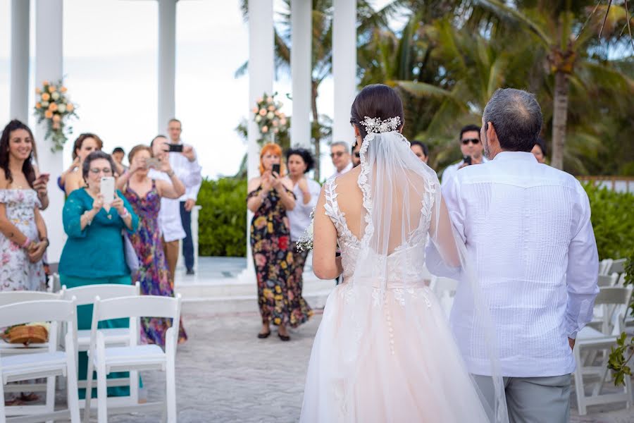 Fotografo di matrimoni Carlos Dzib (carlosdfarhiel). Foto del 23 marzo 2022