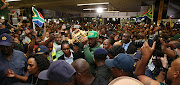 Siya Kolisi with Webb Ellis trophy at OR Tambo airport. 