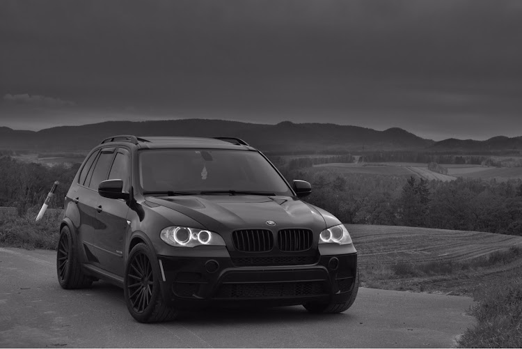 X5のモノクロ祭り便乗・黒ずくめ・オン会に関するカスタム事例の投稿画像7枚目