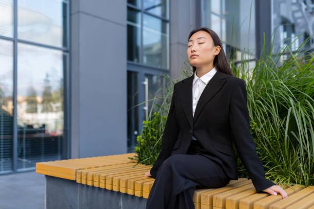 6,300+ Business Woman Yoga Stock Photos, Pictures & Royalty-Free Images -  iStock | Business woman yoga desk