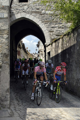 In testa la maglia rosa di fotozaifeltre