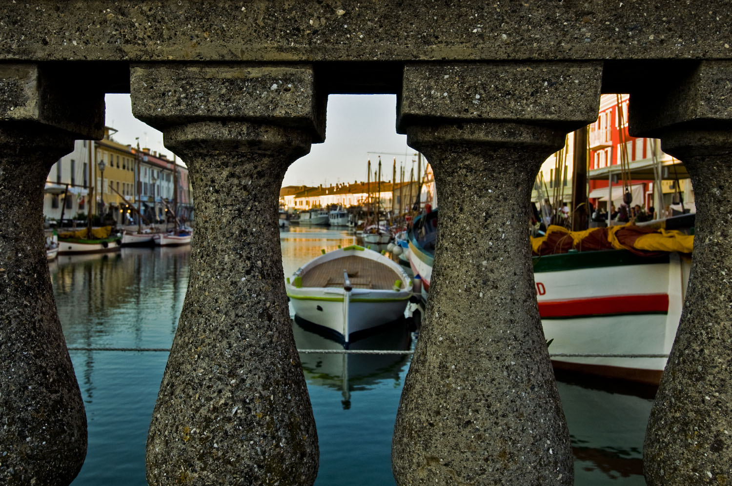 Il borgo dalla balaustra di Croatti Carlo