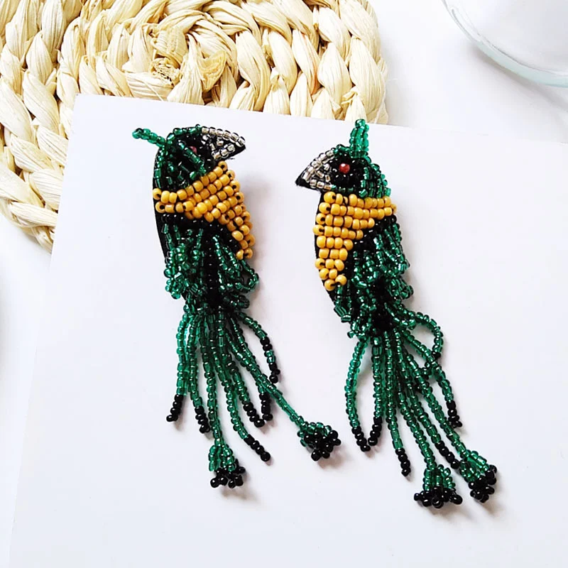 Boucles d'oreilles oiseaux à pompons créatives de mode européenne et américaine pour femmes, nouvelles perles, un bijou tendance.