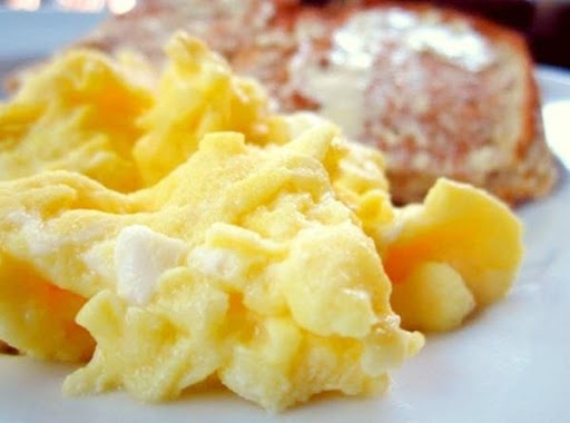 light & fluffy scrammbled eggs...