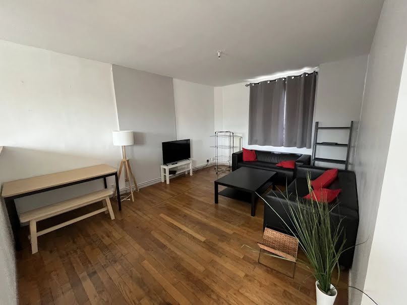 Location meublée appartement 2 pièces 96 m² à Saint-Quentin (02100), 320 €