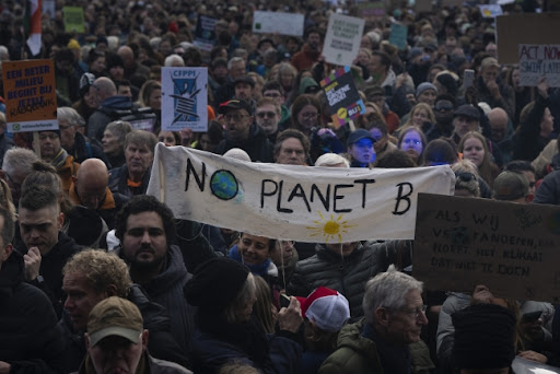 Desetine hiljada protestvovale u Amsterdamu tražeći više akcije u borbi protiv klimatskih promena