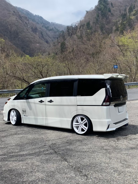 セレナのs-link・過去の思い出・毎年の今月画像・変わったなぁ・まだまだいじり足りてないに関するカスタム事例の投稿画像5枚目