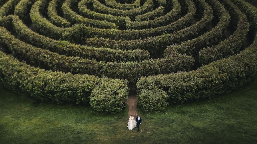 Fotógrafo de casamento Darius Tomasevic (likemoon). Foto de 1 de dezembro 2019