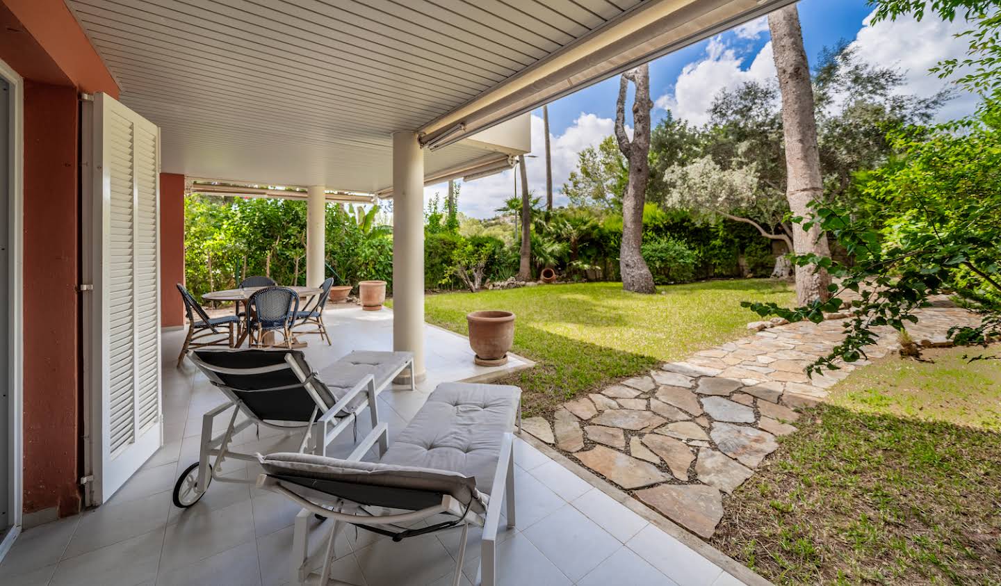 Apartment with terrace and pool Bendinat