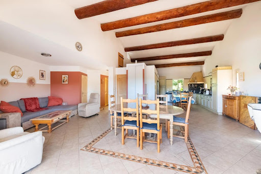 House with pool and terrace 4