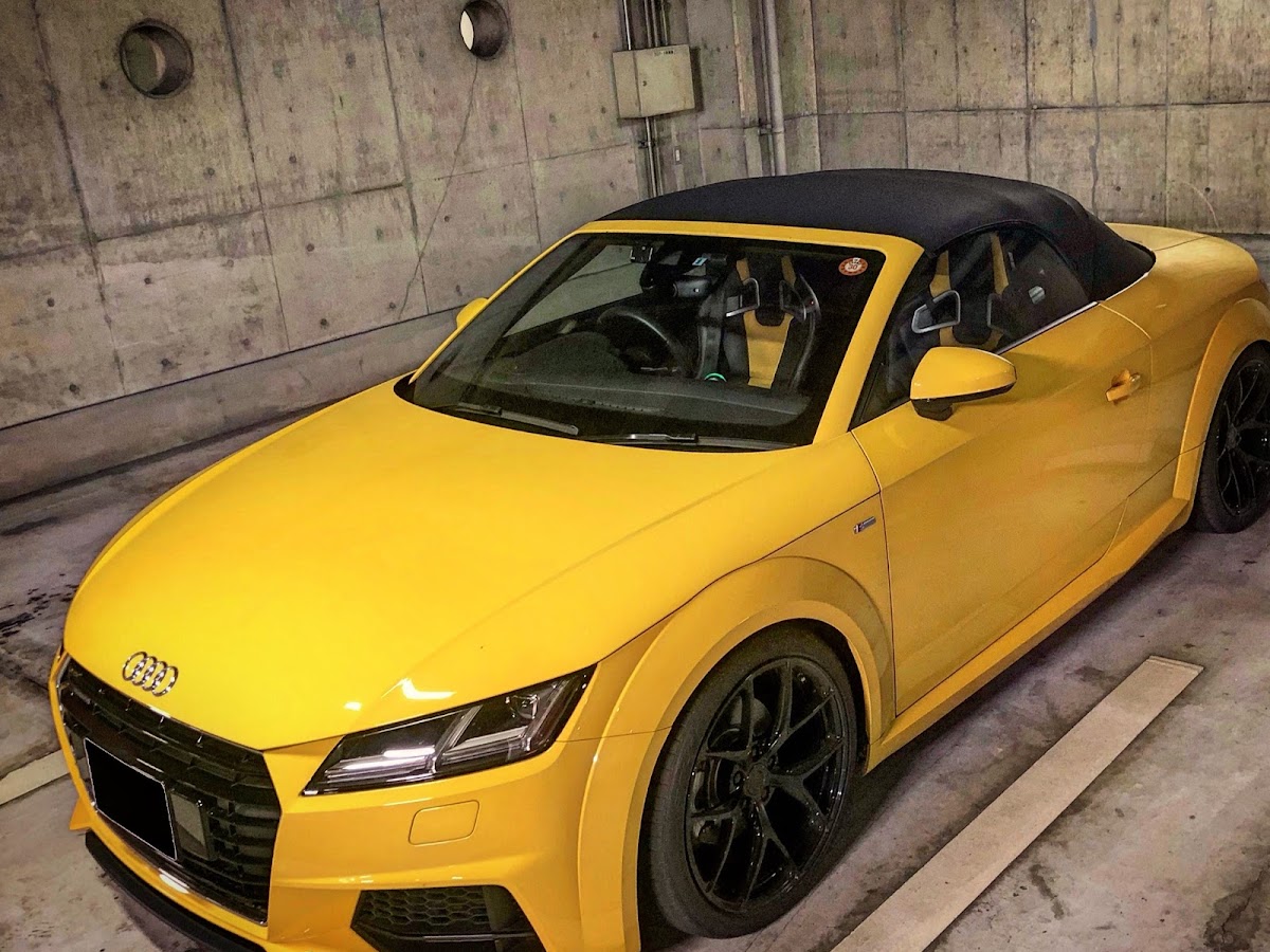 アウディ Tt ロードスターを華麗にカスタム By Goi Chi 2018 05 25 黄色いレカロシートがよく目立つ Audi Tt Roadster 8s V Cartune