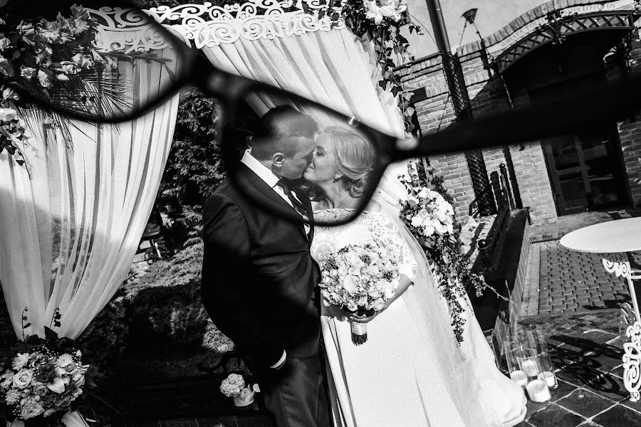 Fotógrafo de casamento Dmitriy Roman (romdim). Foto de 25 de junho 2017