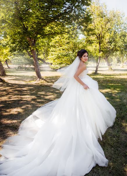 Fotógrafo de casamento Anzhelika Kvarc (likakvarc). Foto de 1 de fevereiro 2018