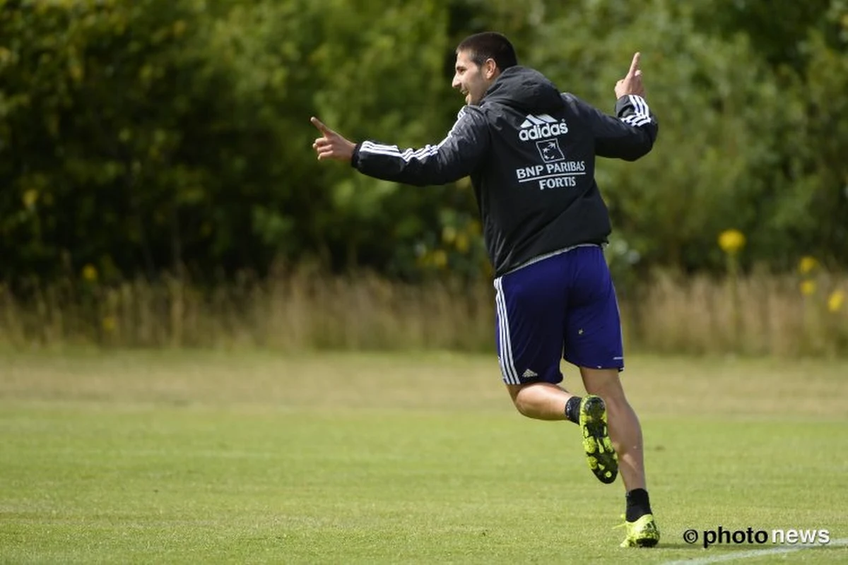 VIDEO: De sfeer zit goed bij paars-wit! En anders is er... Mitrovic!