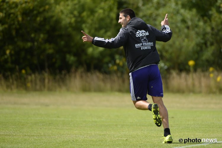 Mitrovic: son père retarde le transfert, son frère visite Newcastle