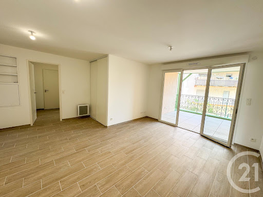 Seaside apartment with pool 5