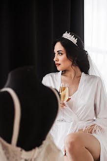 Wedding photographer Elena Kosmatova (kosmatova). Photo of 13 February 2022