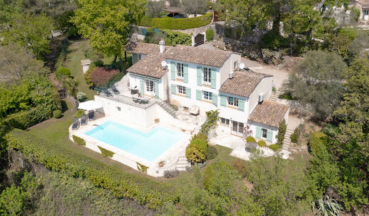 Villa with pool and garden Valbonne