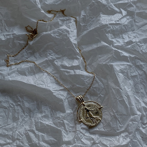 Title 1, Lady Silver Queen Head Round Necklace
