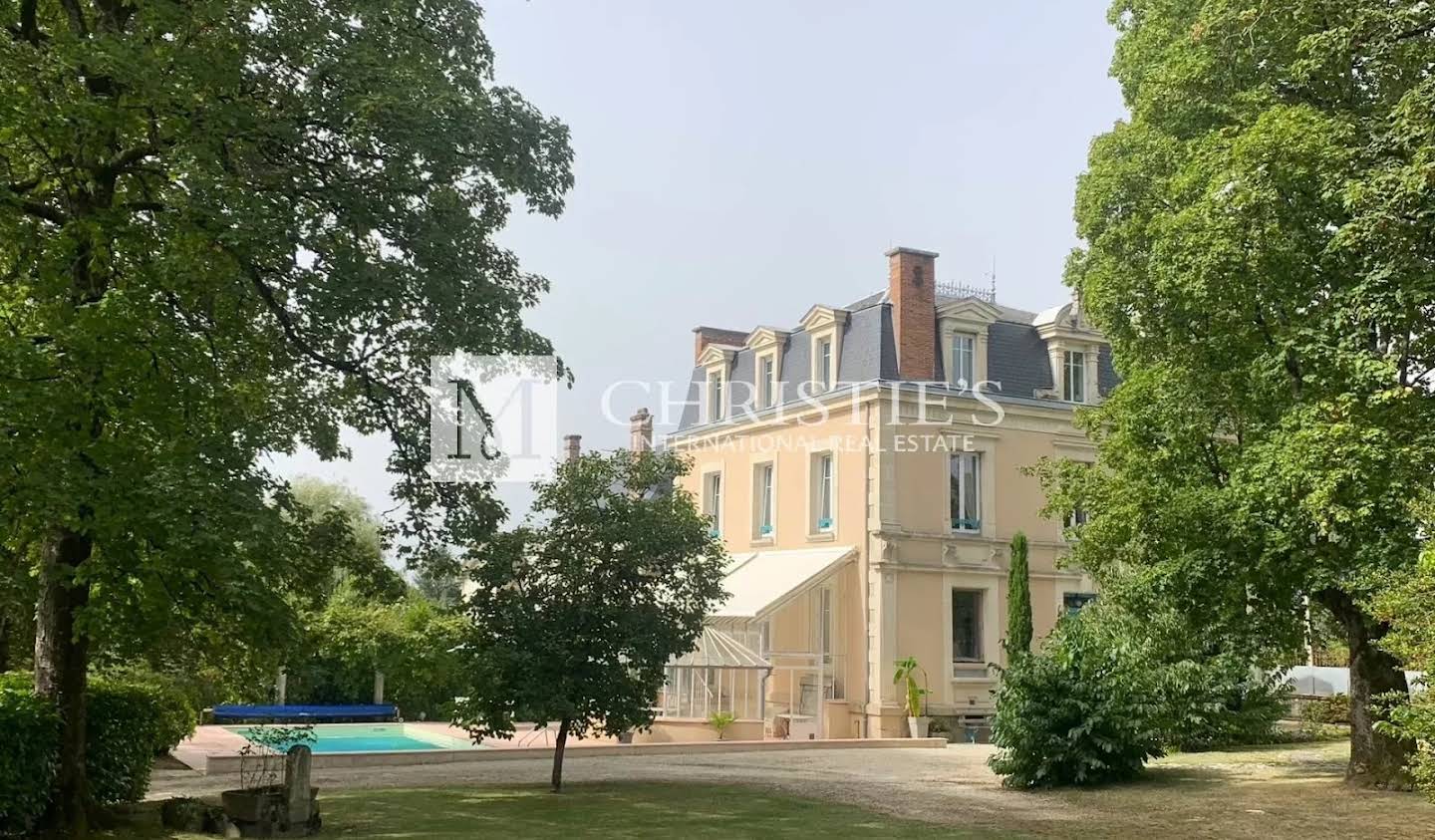 House with pool Saint-Junien