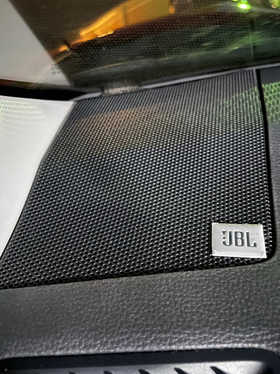 RAV4のrav4adventure・ツイーター交換・JBLスピーカー・JBL CLUB322Fに関するカスタム事例の投稿画像5枚目