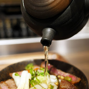 【魅惑グルメ】牛かつをお茶漬けとして食べる新たなる経験 / 牛かつ もと村 コレド室町店