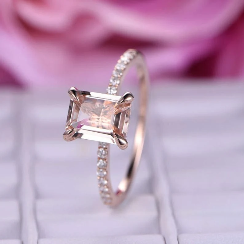 Damesring met frisse roze kunstmatige diamant, een stijlvol sieraad voor elke gelegenheid. Verfraait uw look.