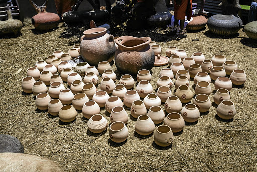 Dyalvane presented the people of Ngobozana with 100 terracotta beer pots to use for drinking umqombothi. The gesture recalls an earlier gift about 10 years ago, when he returned home bearing a unique clay vessel for his father, to replace the plastic or metal buckets that had become common. The moment was a profound awakening for Dyalvane, setting in motion a renewed interest in traditional Xhosa culture among his community.