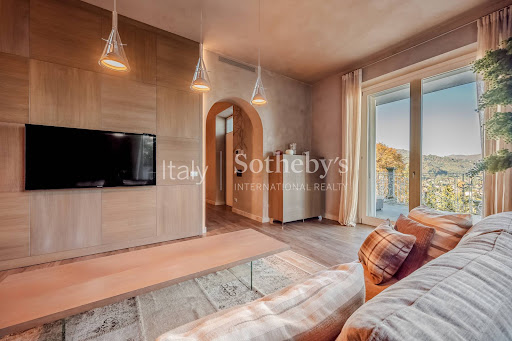 Villa with pool and terrace 5